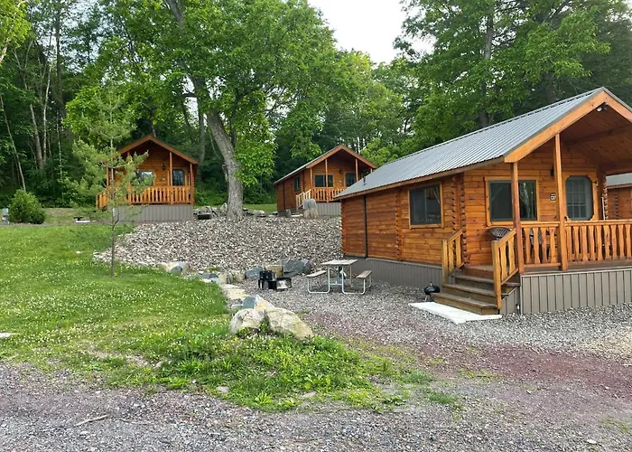 Lakewood Park Campground - Luxury Cabin