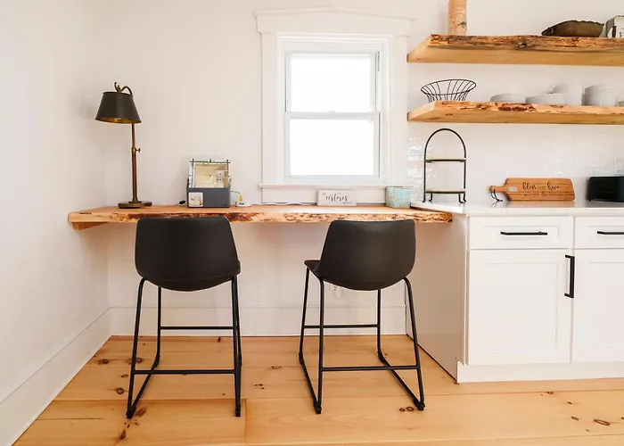Very Cozy 2 Bedroom Farmhouse Apartment 2Nd Fl