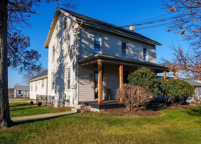 Very Cozy 2 Bedroom Farmhouse Apartment 2Nd Fl