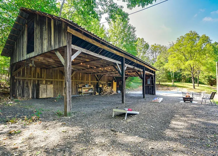 Pet-Friendly Delta Cabin W/ Private Hot Tub!