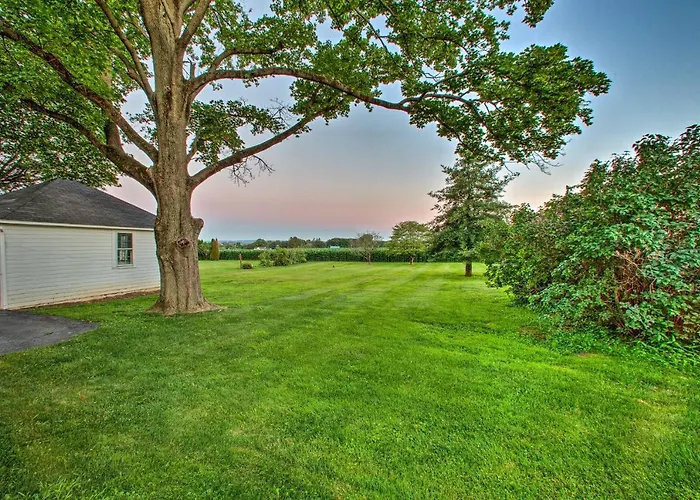 Whimsical Lancaster Home - 4 Mi To Sight & Sound